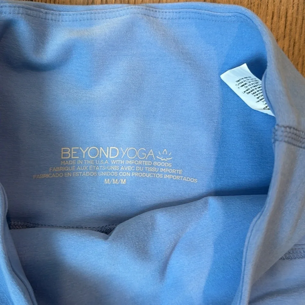 Like new Beyond Yoga Spacedye Retro Cropped Pant, Medium, Flower Blue Heather - Picture 4 of 6
